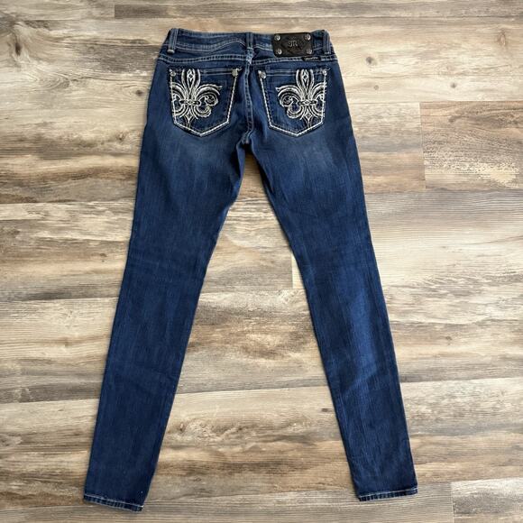 Miss Me Dark Wash Skinny Jeans – Women’s 26 – Embroidered Fleur-de-Lis - Picture 4 of 12